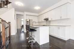 33 DUNCOMBE LANE | Richmond Hill Ontario | Slide Image Thirteen