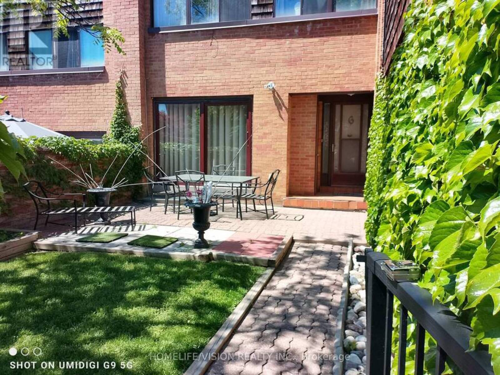 6 LAURIE SHEPWAY, Toronto, Ontario M2J 1X6