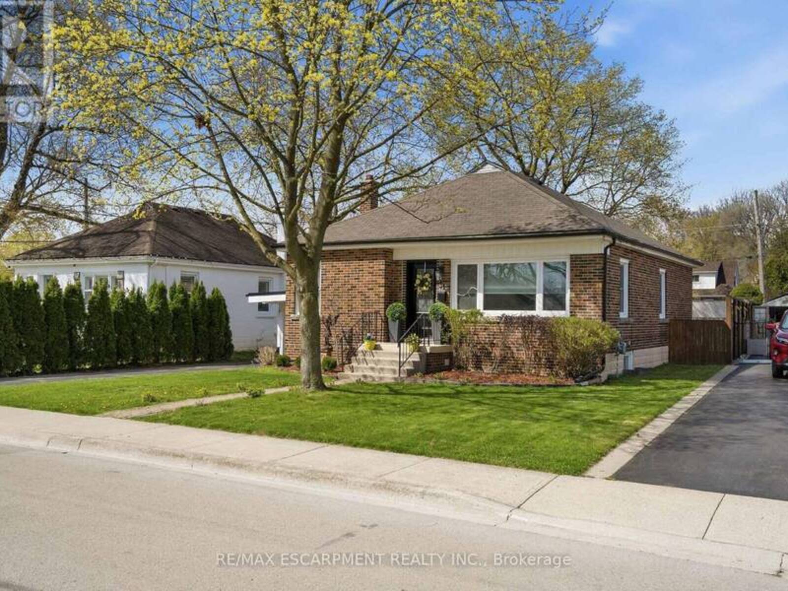 31 CAMERON AVENUE, Dundas, Ontario L9H 1P6