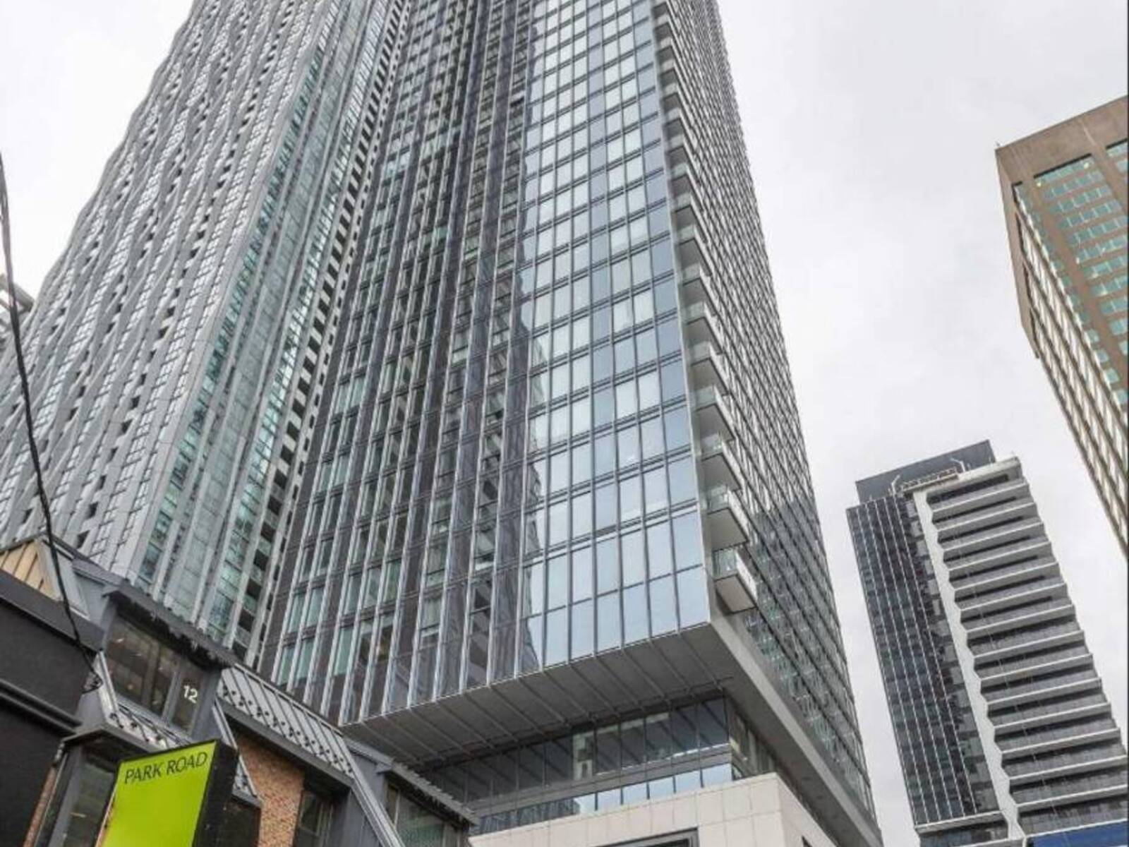 2002 - 8 CUMBERLAND STREET, Toronto, Ontario M4W 0B6