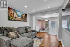 827 CRAVEN ROAD | Toronto Ontario | Slide Image Twelve