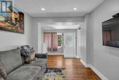 827 CRAVEN ROAD | Toronto Ontario | Slide Image Thirteen