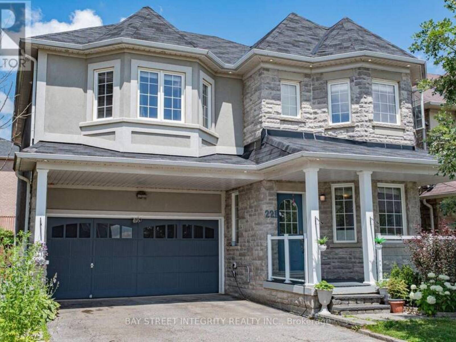 221 WOODSPRING AVENUE, Newmarket, Ontario L3X 3J4