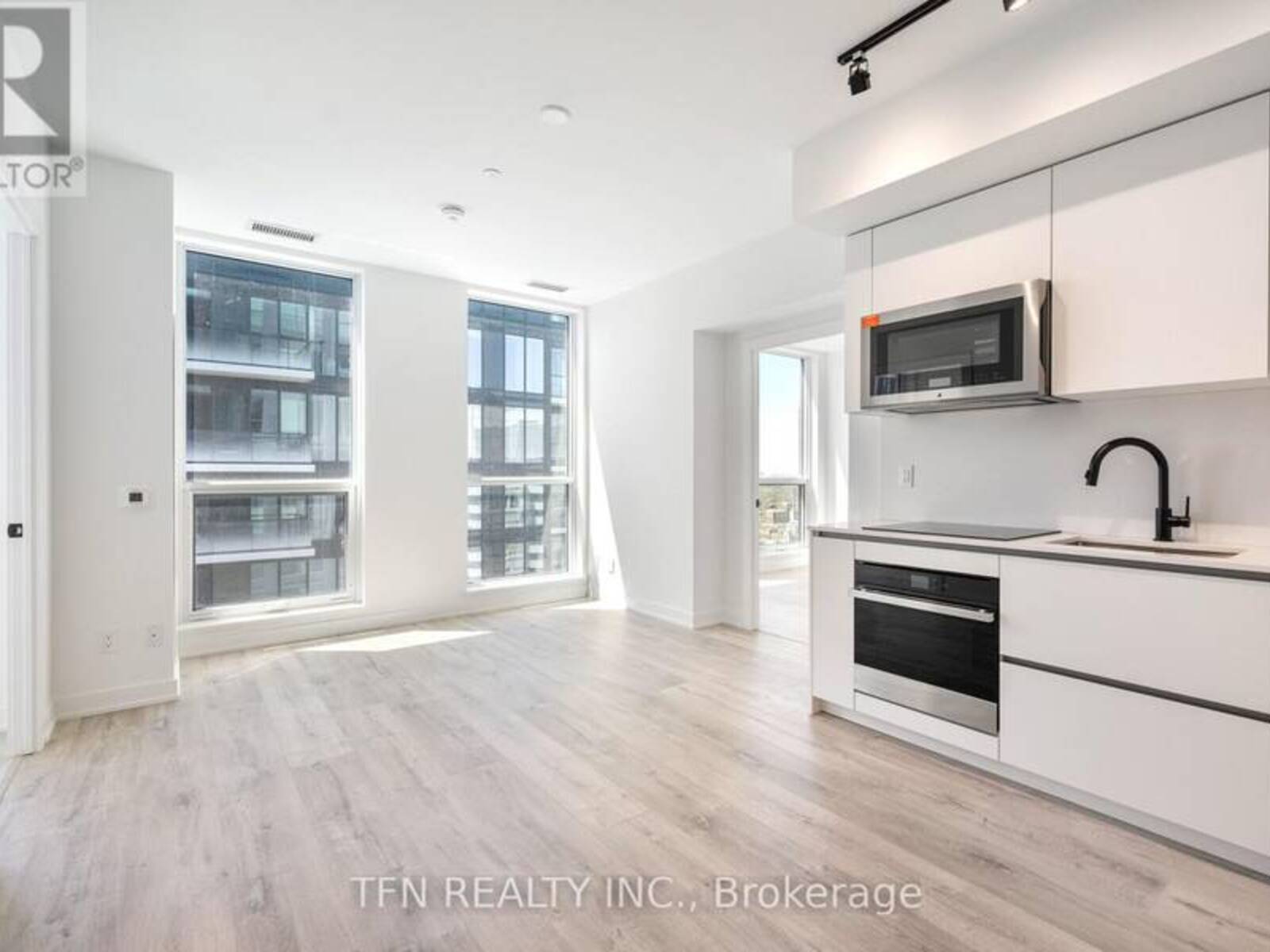 4704 - 327 KING STREET W, Toronto, Ontario M5A 0Y5