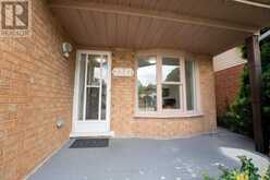 2247 SILVERBIRCH COURT | Burlington Ontario | Slide Image Four