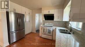 711 IRWIN CRESCENT | Newmarket Ontario | Slide Image Seven