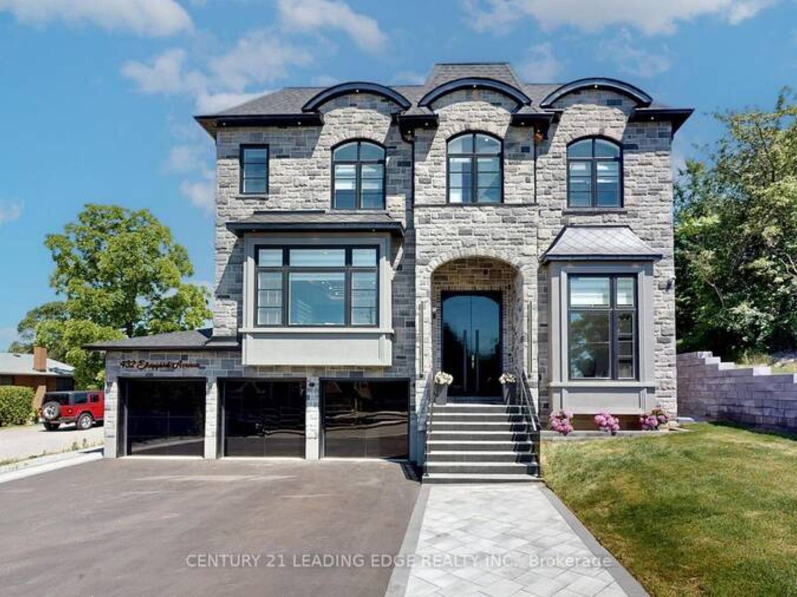 432 SHEPPARD AVENUE, Pickering, Ontario L1V 1E5