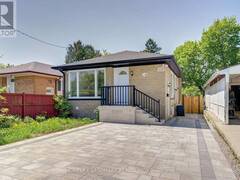 64 LAUREL AVENUE Toronto Ontario, M1K 3J6