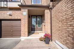 336 ELYSE COURT | Aurora Ontario | Slide Image Two
