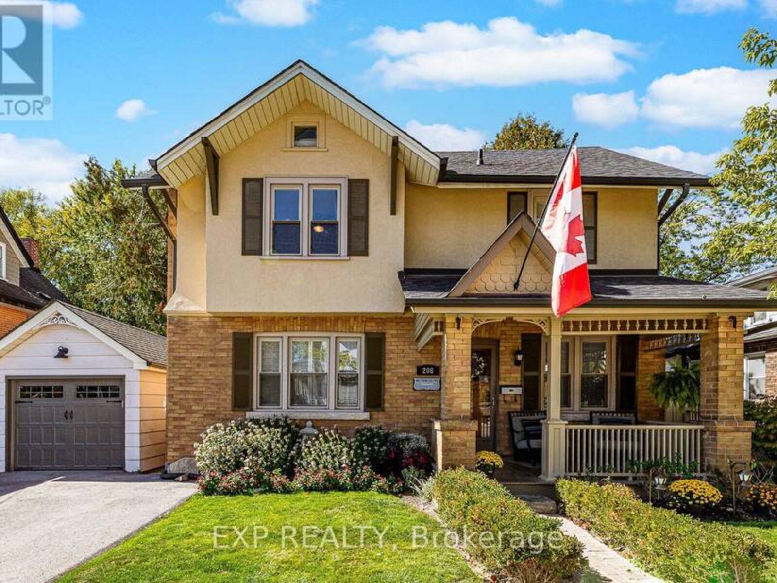 208 LORNE AVENUE, Newmarket, Ontario L3Y 4K2