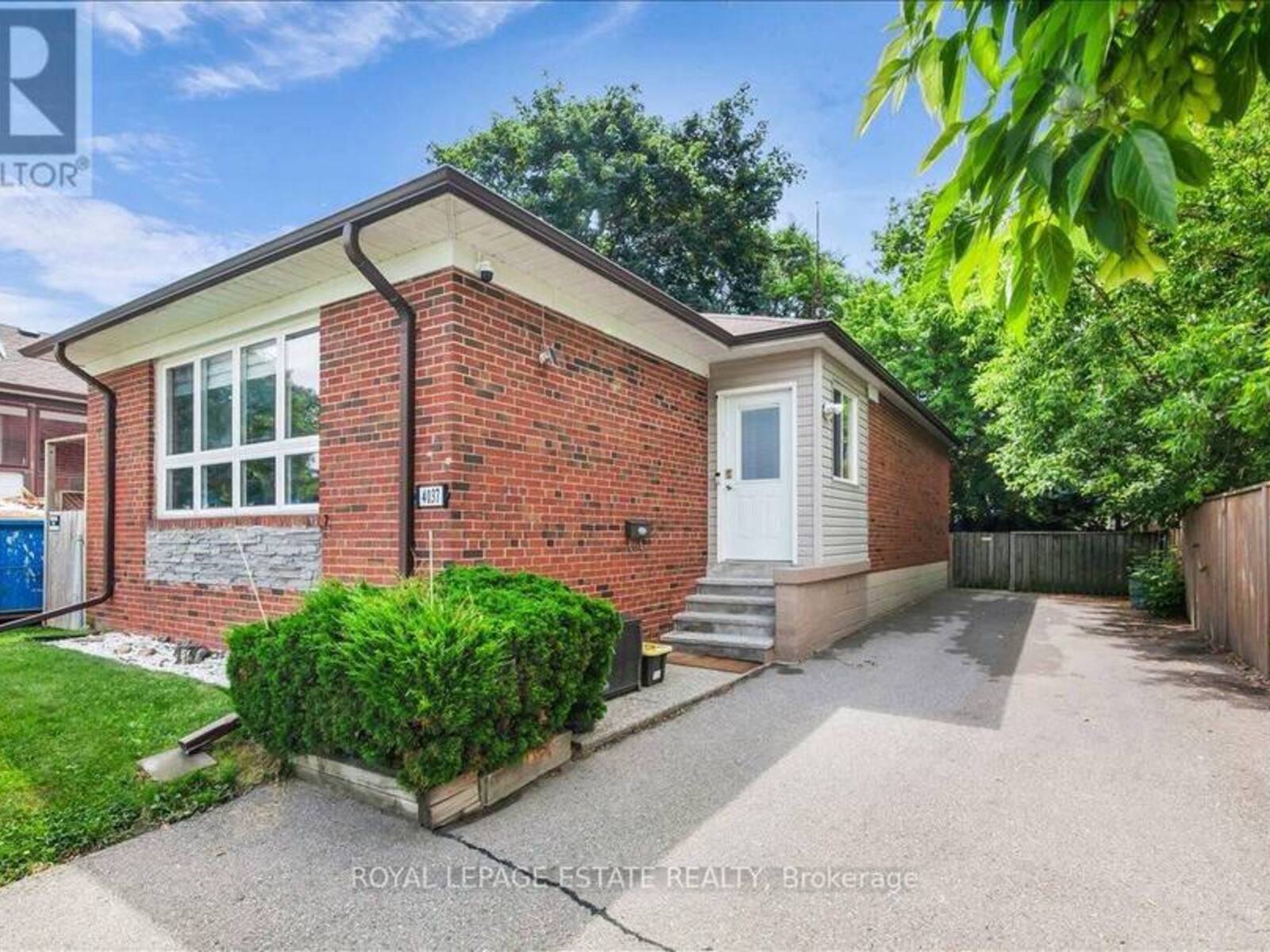 4037 BLOOR STREET W, Toronto, Ontario M9B 1M4