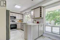 92 POPLAR CRESCENT W | Aurora Ontario | Slide Image One