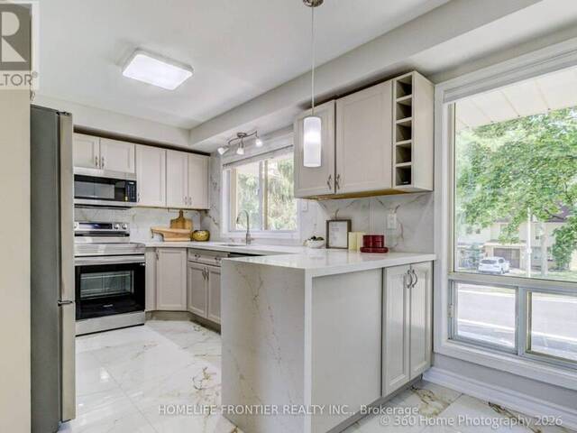 92 POPLAR CRESCENT W Aurora Ontario, L4G 3L3 - 4 Bedrooms Condo For Sale