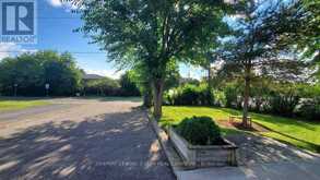 2 ROBINSON STREET | Markham Ontario | Slide Image Four