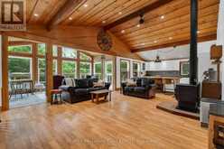 1315 WOLF CIRCLE | Lake of Bays Ontario | Slide Image Six