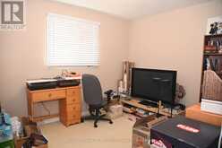 22 WHITE HEATHER BOULEVARD | Toronto Ontario | Slide Image Eighteen