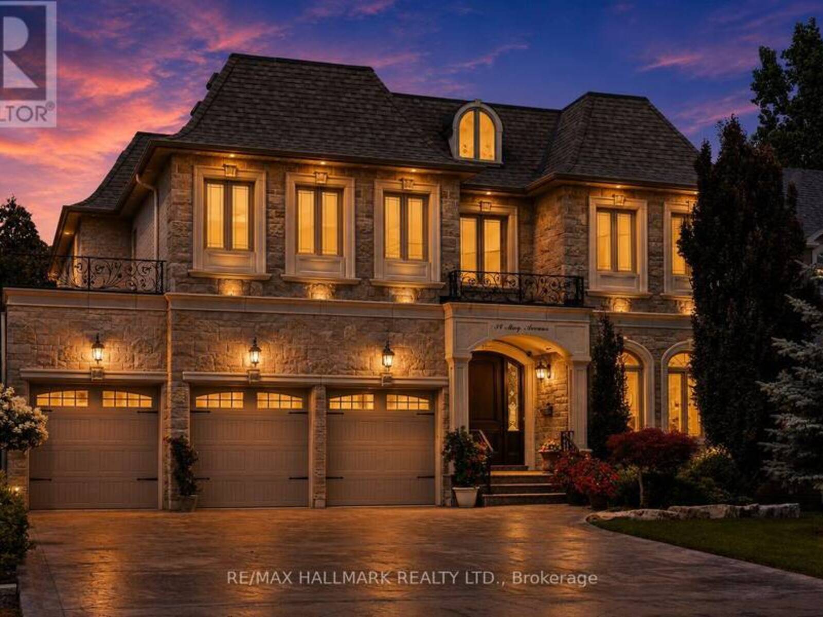 34 MAY AVENUE, Richmond Hill, Ontario L4C 3S6