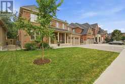 81 TRAIL BOULEVARD | Springwater Ontario | Slide Image Two