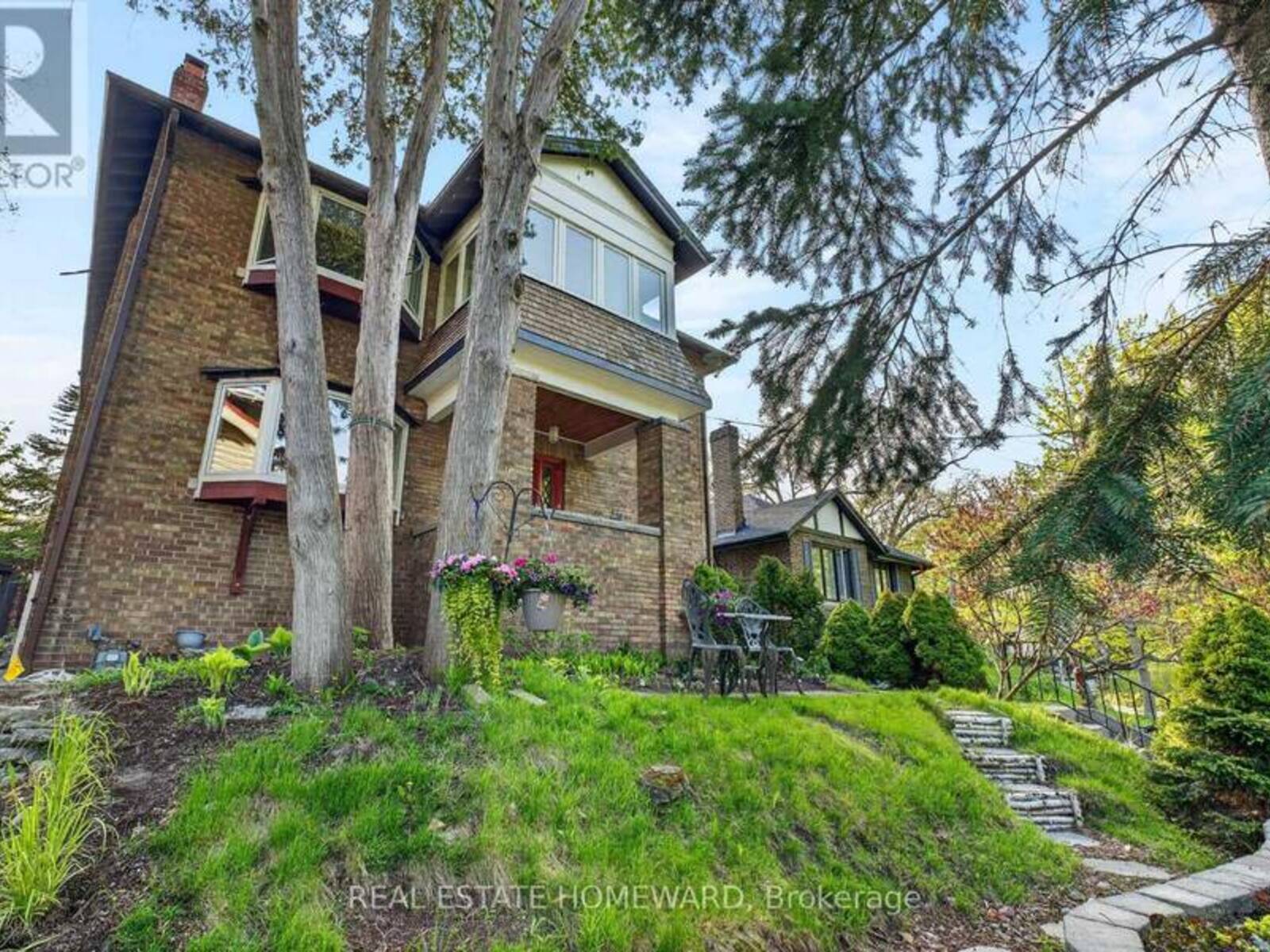 128 GLEN MANOR DRIVE, Toronto, Ontario M4E 2X6