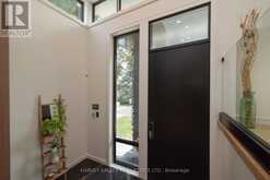 110 MONA DRIVE | Toronto Ontario | Slide Image Four
