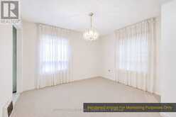 7 SAUNDERS CRESCENT | Toronto Ontario | Slide Image Eight