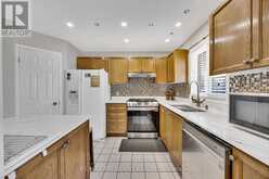 18 - 10 CHALKSTONE DRIVE | London Ontario | Slide Image Ten