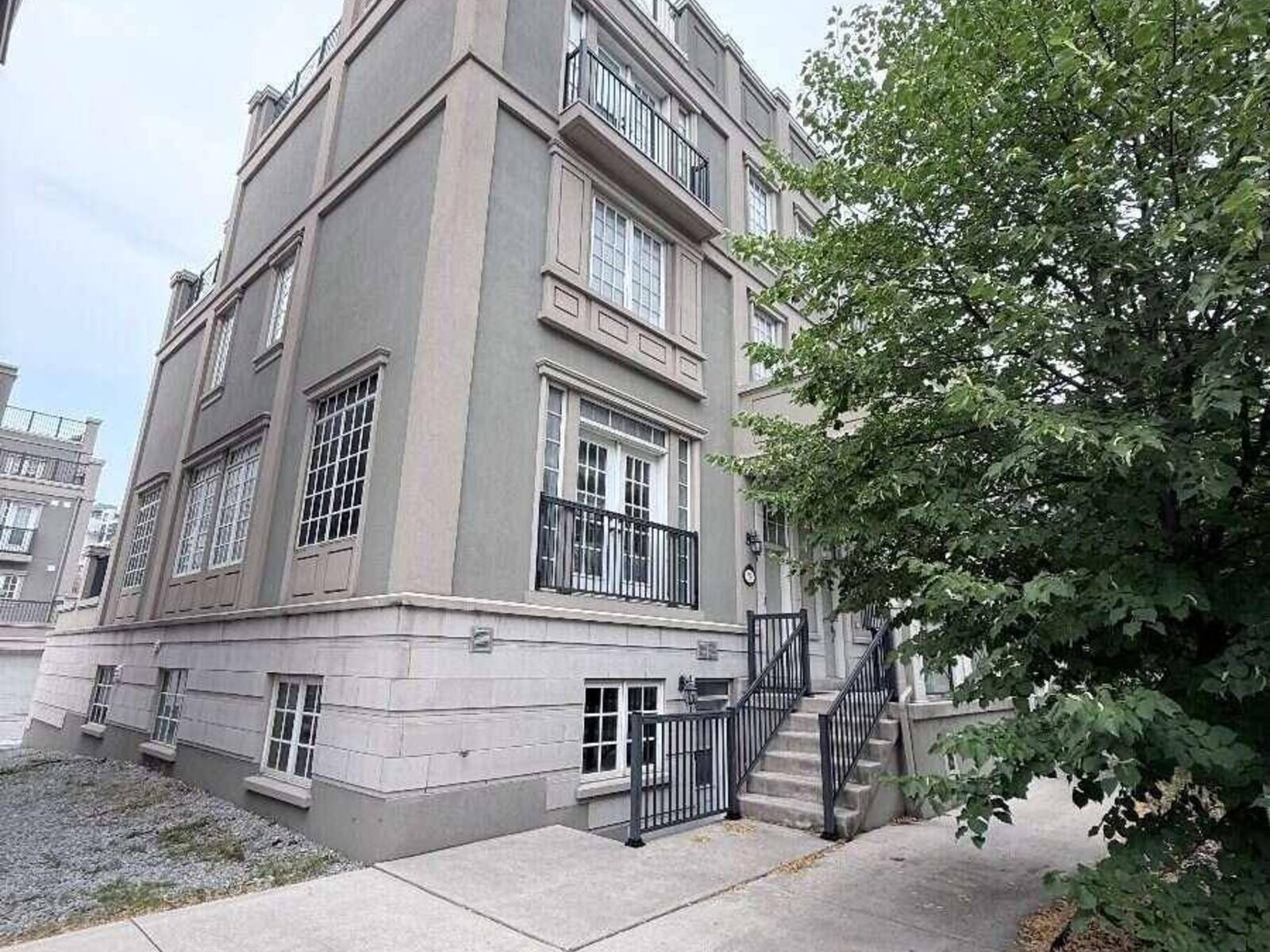 28 UPPER DUKE CRESCENT, Markham, Ontario L6G 0C3