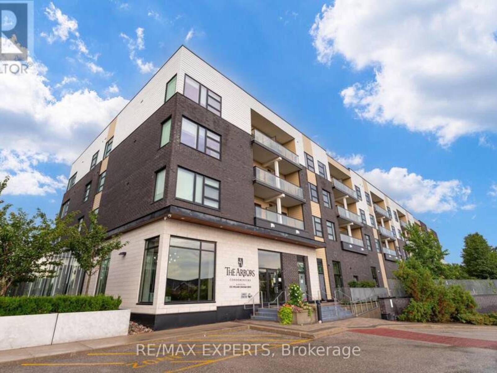 121 - 555 WILLIAM GRAHAM DRIVE, Aurora, Ontario L4G 3L1