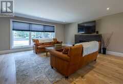 884 EAGLE DRIVE | Burlington Ontario | Slide Image Fifteen