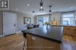 884 EAGLE DRIVE | Burlington Ontario | Slide Image Seventeen