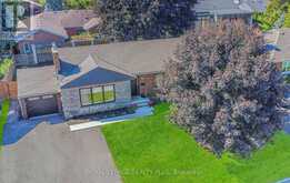 884 EAGLE DRIVE | Burlington Ontario | Slide Image Two