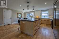 884 EAGLE DRIVE | Burlington Ontario | Slide Image Eight