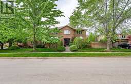 500 BLENHEIM CRESCENT | Oakville Ontario | Slide Image Two