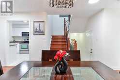 15 ROBERTDALE COURT | Whitchurch-Stouffville Ontario | Slide Image Five