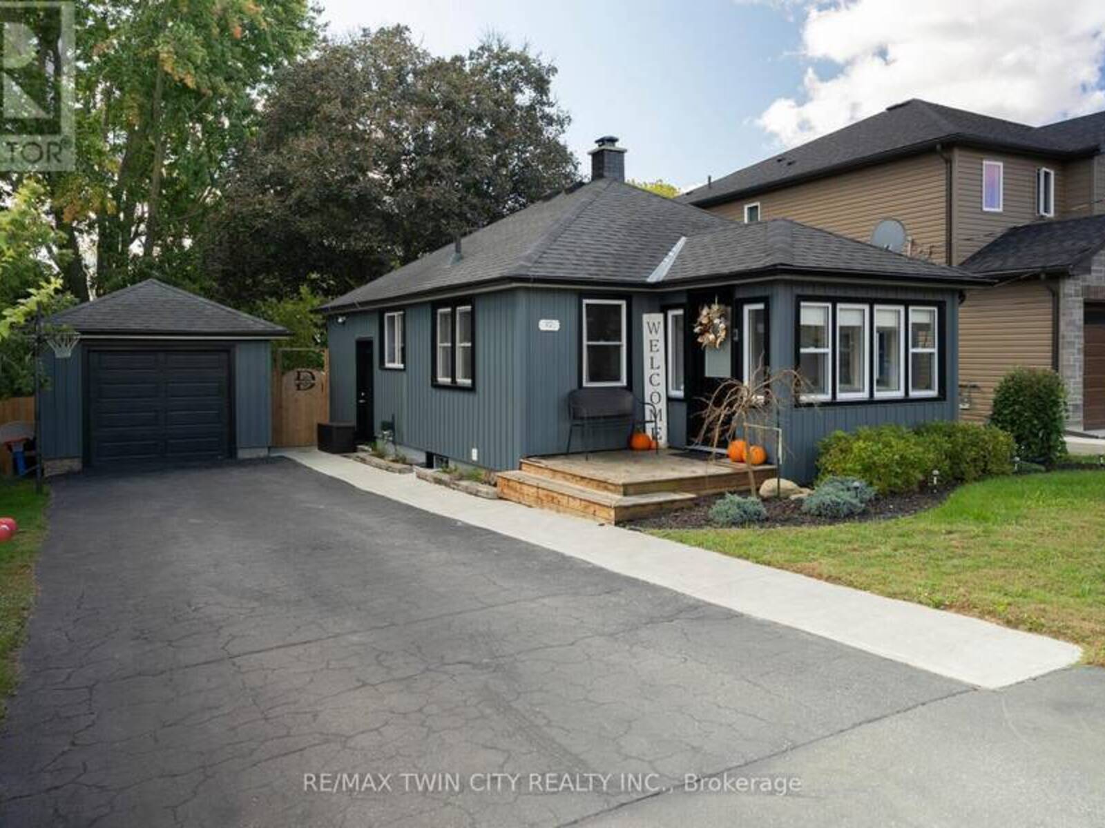 92 SOVEREIGN STREET W, Waterford, Ontario N0E 1Y0