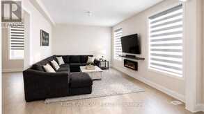 816 APPLE TERRACE | Milton Ontario | Slide Image Five