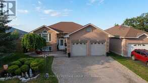 16 EAKINS CRESCENT | Lindsay Ontario | Slide Image Two