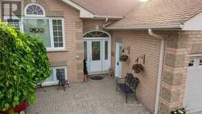 16 EAKINS CRESCENT | Lindsay Ontario | Slide Image Four