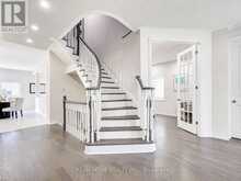 7 CHARLES WHITE COURT | East Gwillimbury Ontario | Slide Image Twelve