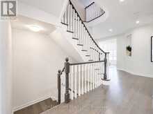 7 CHARLES WHITE COURT | East Gwillimbury Ontario | Slide Image Sixteen