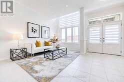 7 CHARLES WHITE COURT | East Gwillimbury Ontario | Slide Image Two