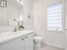 7 CHARLES WHITE COURT | East Gwillimbury Ontario | Slide Image Eight