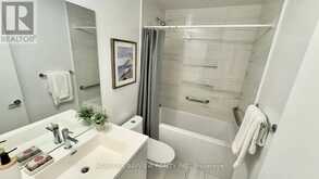 512 - 38 HONEYCRISP CRESCENT | Vaughan Ontario | Slide Image Seven