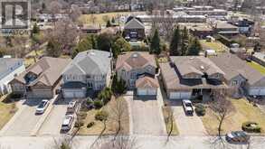 11 SORRENTO DRIVE | Richmond Hill Ontario | Slide Image Three