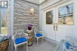 11 SORRENTO DRIVE | Richmond Hill Ontario | Slide Image Five