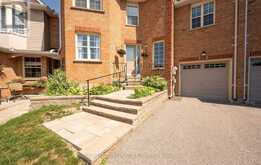412 BUTLER COURT | Aurora Ontario | Slide Image Two