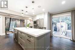 25 WHISPERING PINE TRAIL | Aurora Ontario | Slide Image Ten