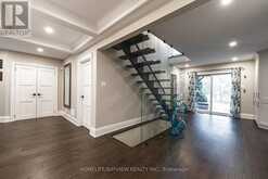 25 WHISPERING PINE TRAIL | Aurora Ontario | Slide Image Twelve
