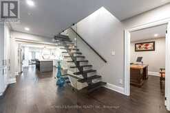 25 WHISPERING PINE TRAIL | Aurora Ontario | Slide Image Sixteen