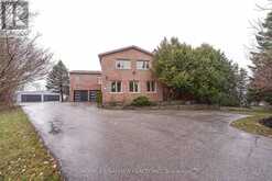 25 WHISPERING PINE TRAIL | Aurora Ontario | Slide Image One